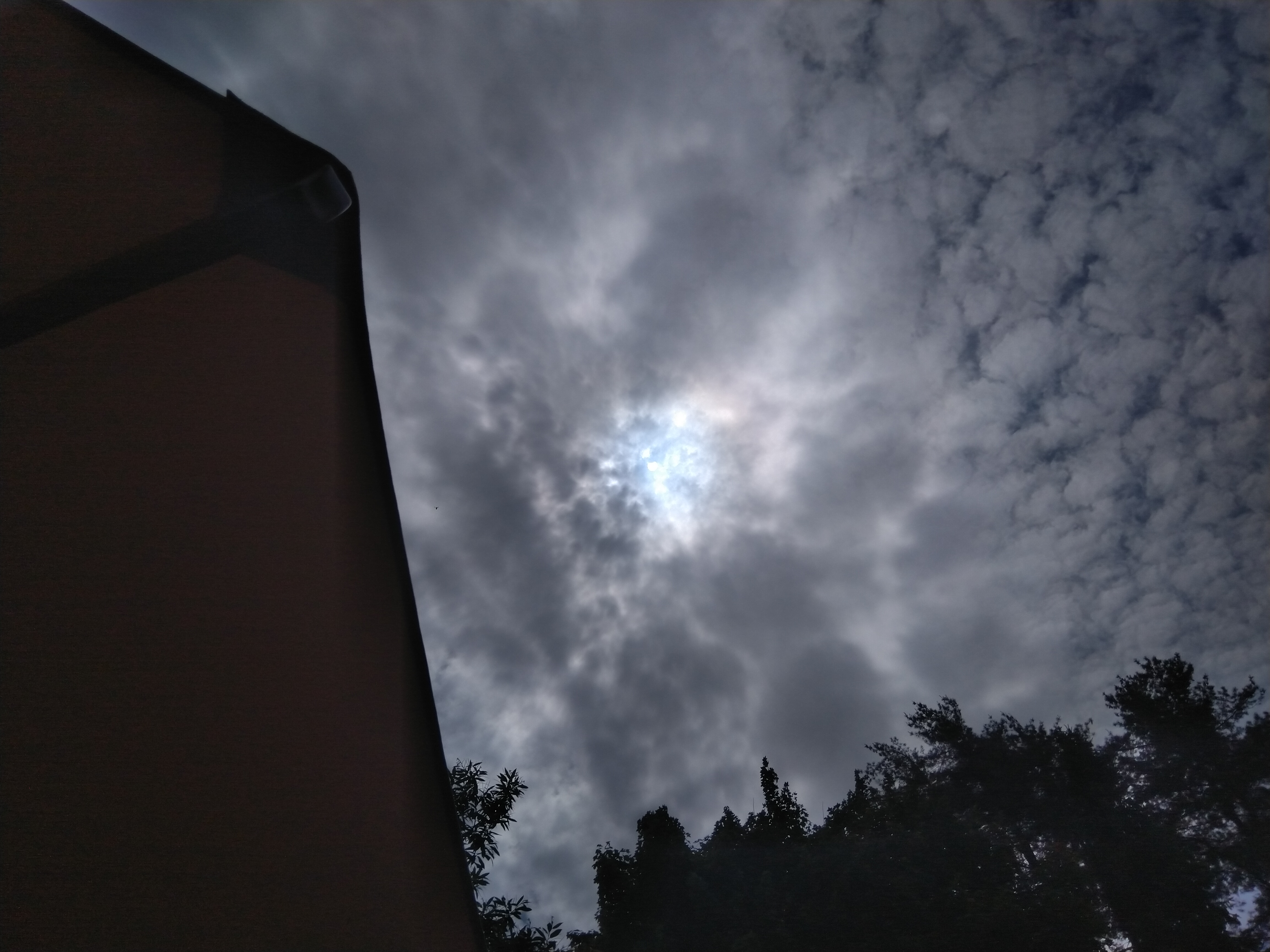 /images/eclipse-big.jpg